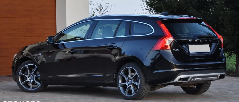 Volvo V60 cena 52400 przebieg: 219000, rok produkcji 2015 z Starachowice małe 667